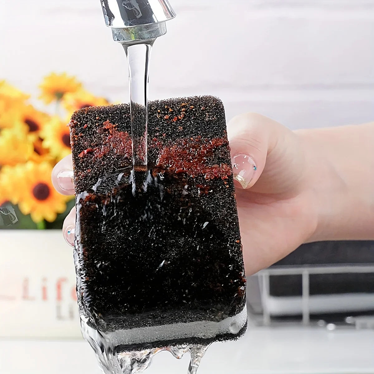 Black sandwiched white double-sided thickened dishwashing sponge